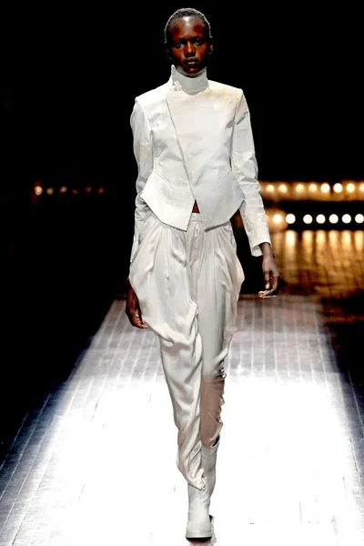 Look 32